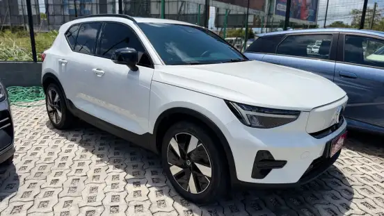 VOLVO-EX40-2024