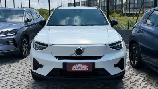 VOLVO-EX40-2024