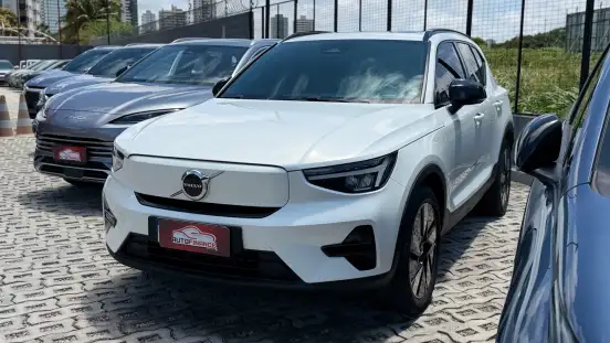VOLVO-EX40-2024