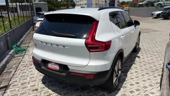 VOLVO-EX40-2024