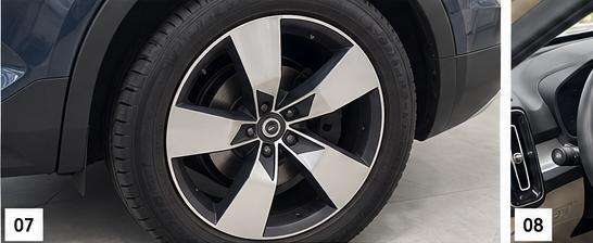 VOLVO-XC40-2021