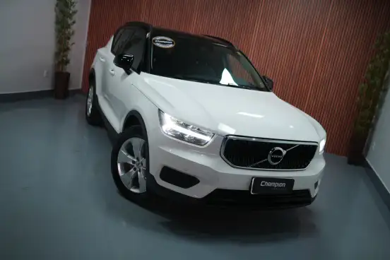 VOLVO-XC40-2019