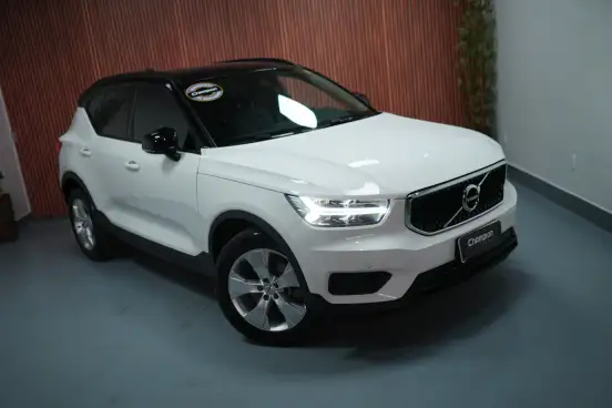 VOLVO-XC40-2019