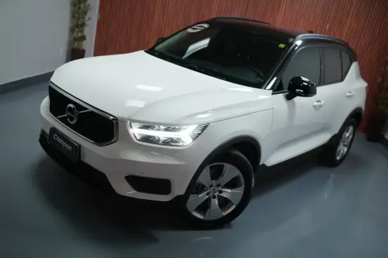 VOLVO-XC40-2019