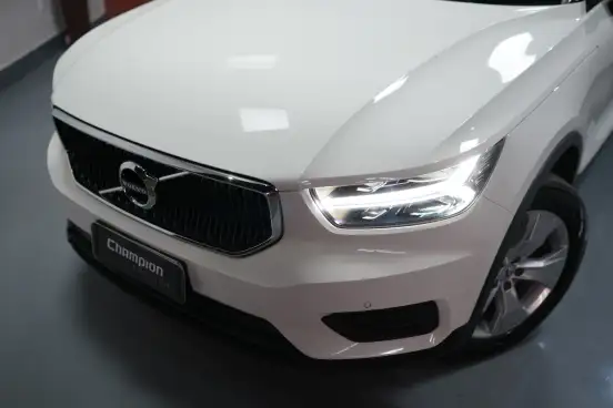 VOLVO-XC40-2019