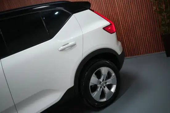 VOLVO-XC40-2019
