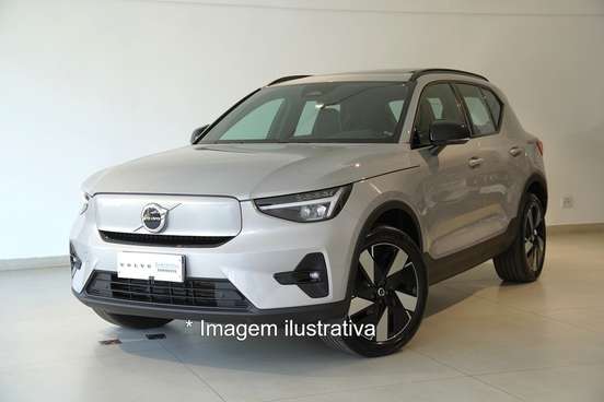 VOLVO-XC40-2018
