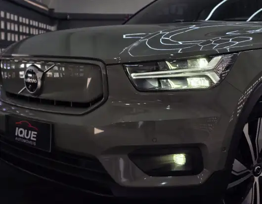 VOLVO-XC40-2021