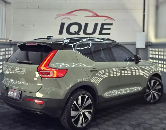 VOLVO-XC40-2021