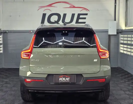 VOLVO-XC40-2021