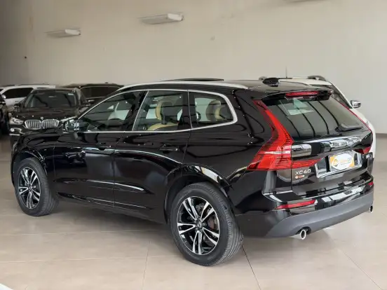 VOLVO-XC60-2017