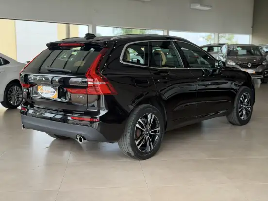 VOLVO-XC60-2.0 T5 GASOLINA MOMENTUM AWD GEARTRONIC VOLVO-XC60-2017