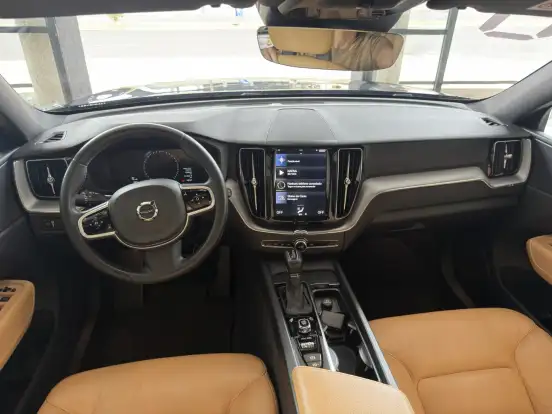 VOLVO-XC60-2.0 T5 GASOLINA MOMENTUM AWD GEARTRONIC VOLVO-XC60-2017