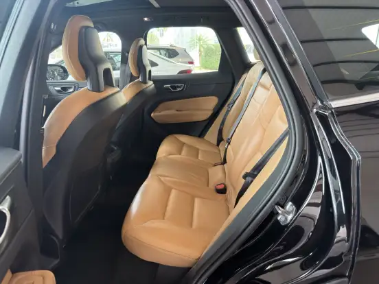VOLVO-XC60-2.0 T5 GASOLINA MOMENTUM AWD GEARTRONIC VOLVO-XC60-2017