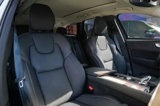 VOLVO-XC60-2025