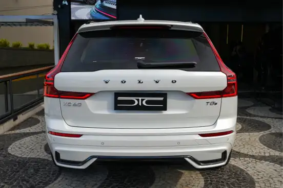 VOLVO-XC60-2025