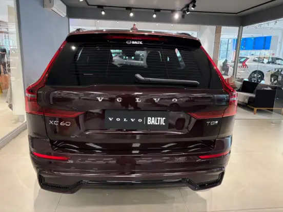 VOLVO-XC60-2025