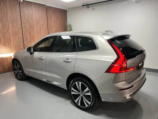 VOLVO-XC60-2021
