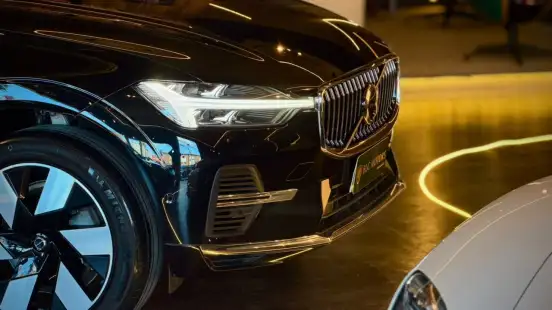 VOLVO-XC60-2024