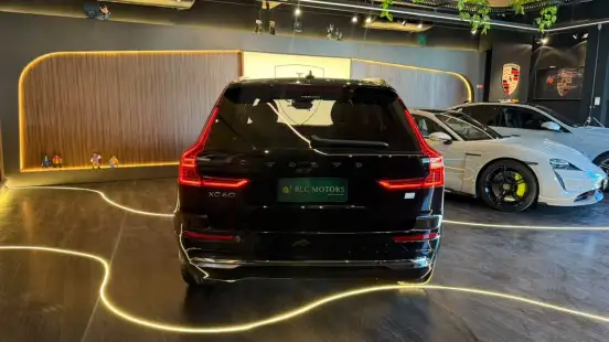 VOLVO-XC60-2024