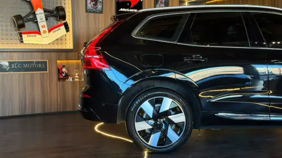 VOLVO-XC60-2024