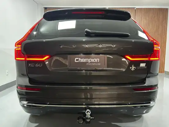 VOLVO-XC60-2023