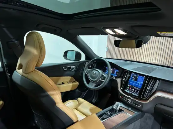 VOLVO-XC60-2023