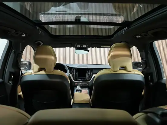 VOLVO-XC60-2023