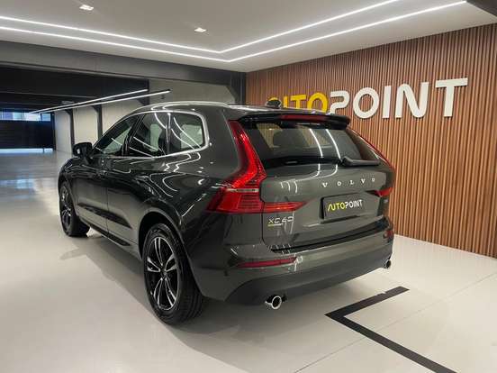 VOLVO-XC60-2020