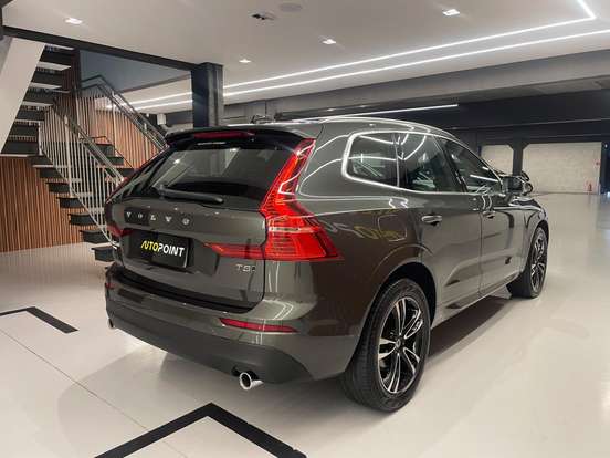 VOLVO-XC60-2020
