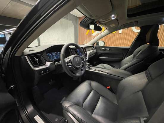 VOLVO-XC60-2.0 T5 GASOLINA MOMENTUM AWD GEARTRONIC VOLVO-XC60-2020