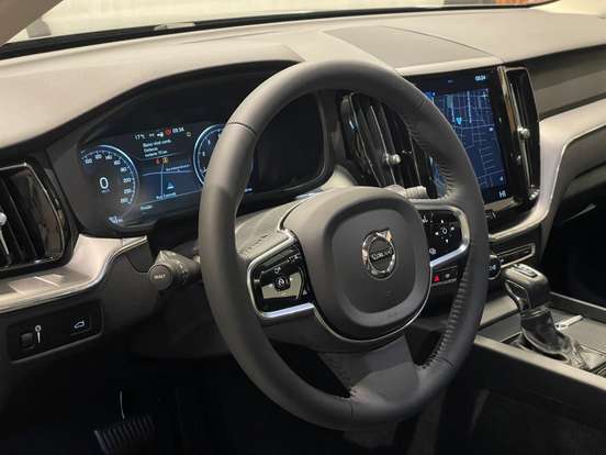 VOLVO-XC60-2.0 T5 GASOLINA MOMENTUM AWD GEARTRONIC VOLVO-XC60-2020