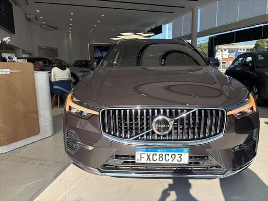VOLVO-XC60-2021