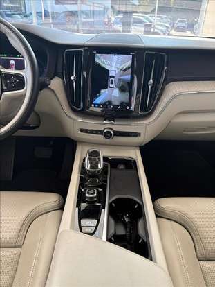 VOLVO-XC60-2021