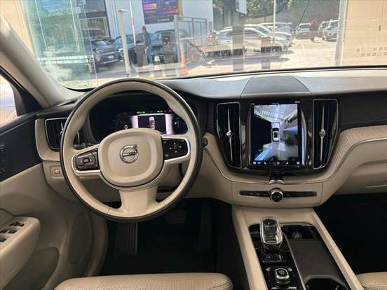 VOLVO-XC60-2021