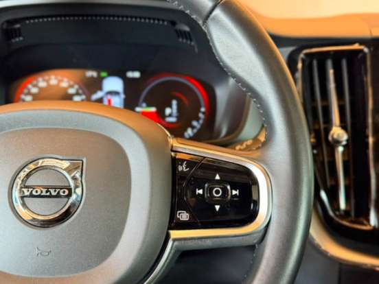 VOLVO-XC60-2.0 T8 HYBRID MOMENTUM AWD GEARTRONIC VOLVO-XC60-2020