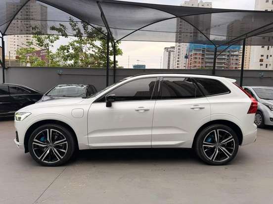 VOLVO-XC60-2019
