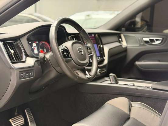 VOLVO-XC60-2019