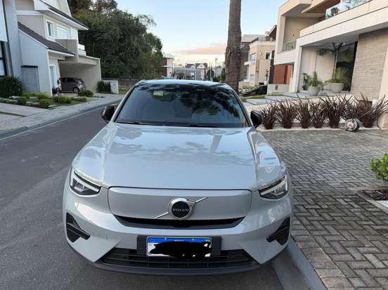 VOLVO-EX30-2025