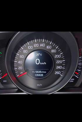 VOLVO-V40-2018