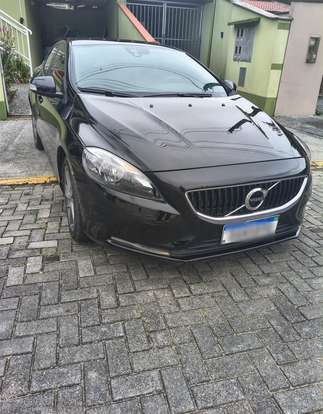 VOLVO-V40-2018