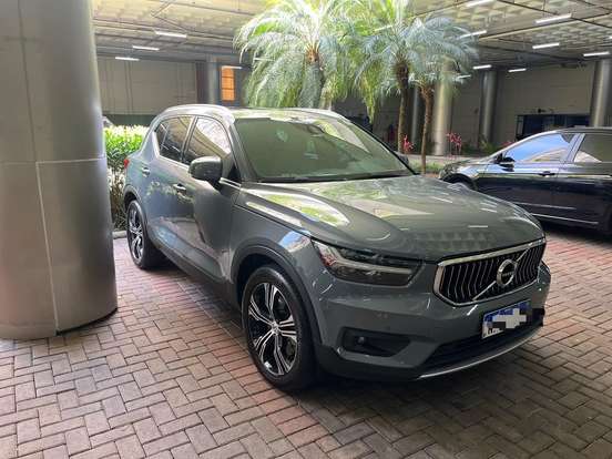 VOLVO-XC40-2021