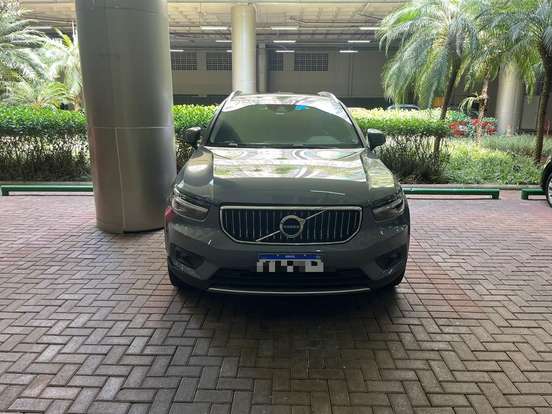 VOLVO-XC40-2021