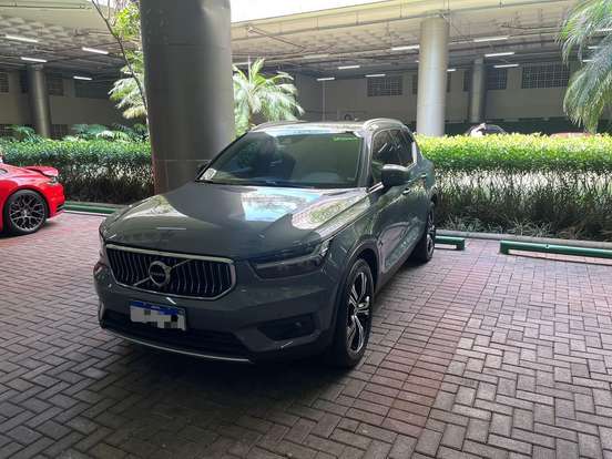 VOLVO-XC40-2021