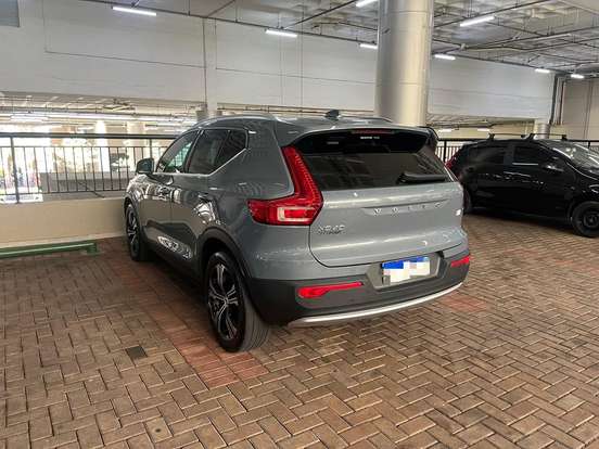 VOLVO-XC40-2021