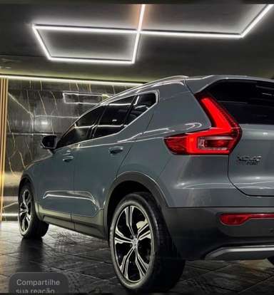 VOLVO-XC40-2021
