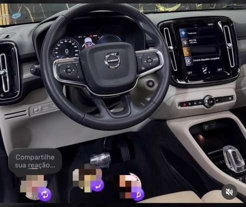 VOLVO-XC40-2021