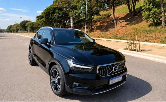 VOLVO-XC40-2020