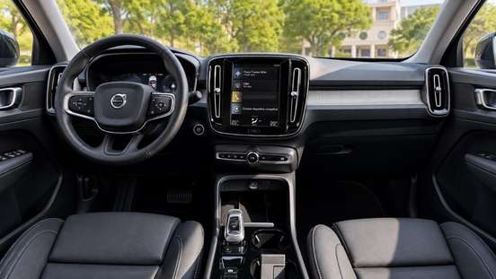 VOLVO-XC40-2020
