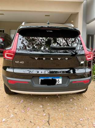 VOLVO-XC40-2021
